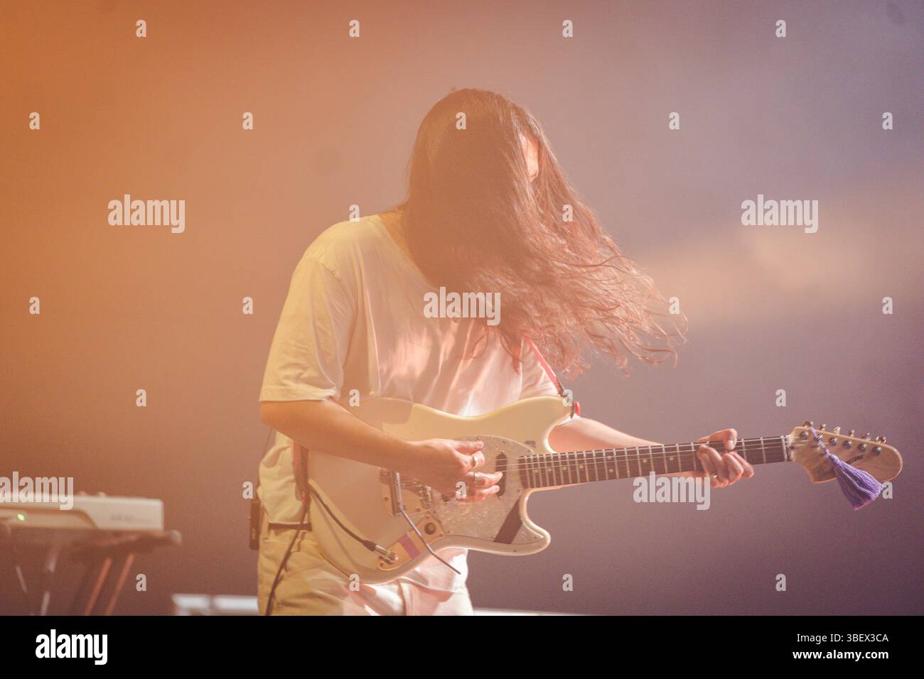Rhian Teasdale dei Wet Leg live all'O2 Manchester Victoria Warehouse 29.05.2025 Foto Stock