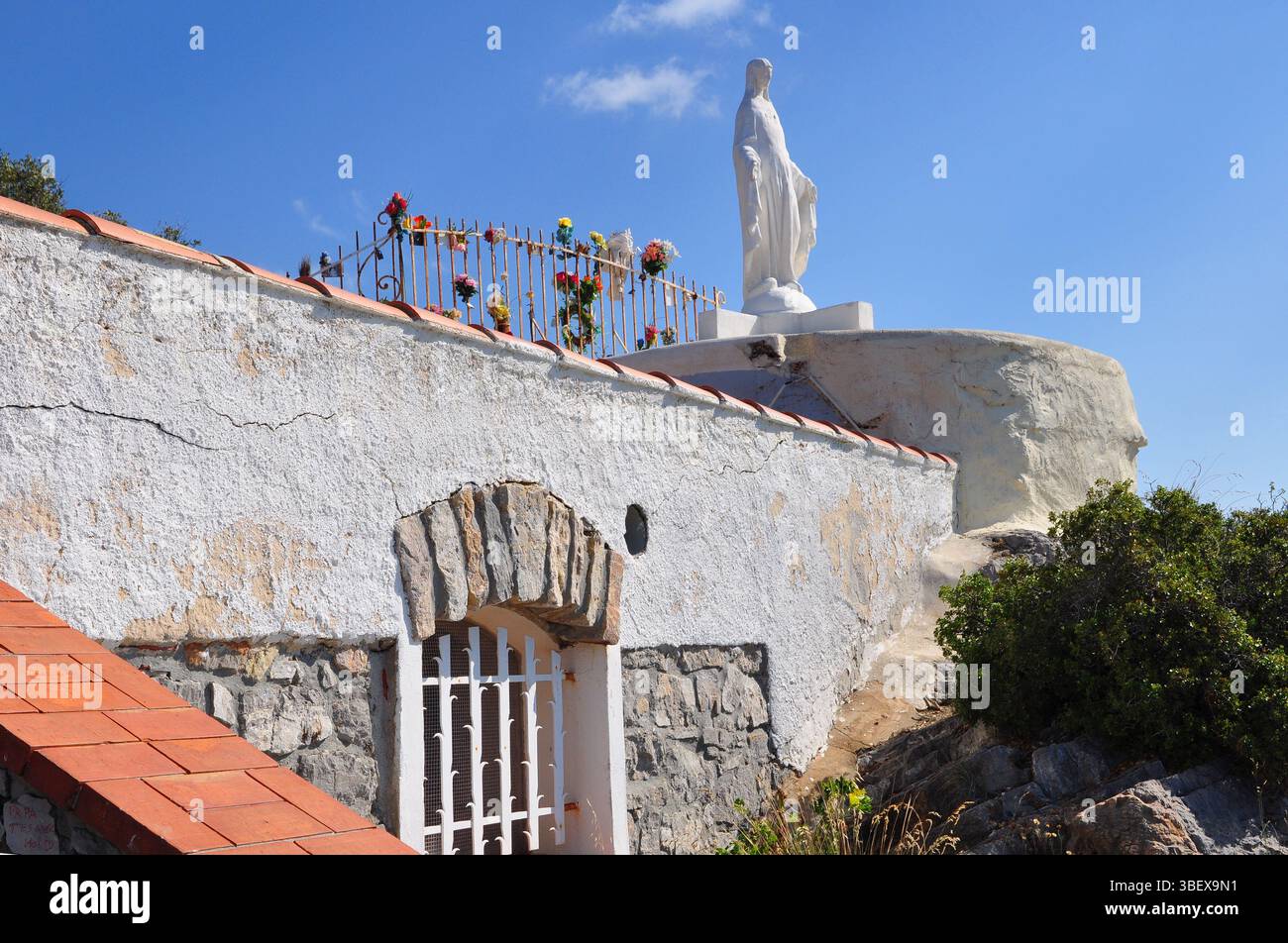 Vergine della piccola cappella ND du Cap Falcon dei rapatriati algerini a Tolone Foto Stock