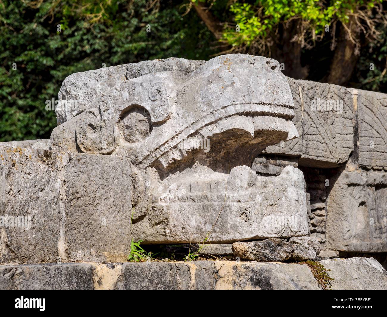 Tzompantli, piattaforma dei teschi, Chichen Itza, Stato dello Yucatan, Messico Foto Stock