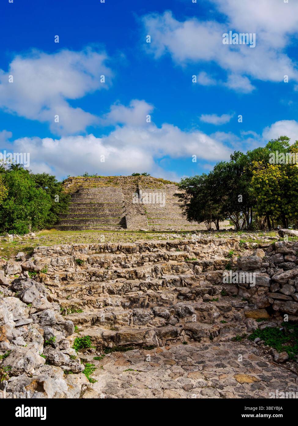 Kinich Kak Moo Mayan Pyramid, Izamal, Yucatan State, Messico Foto Stock