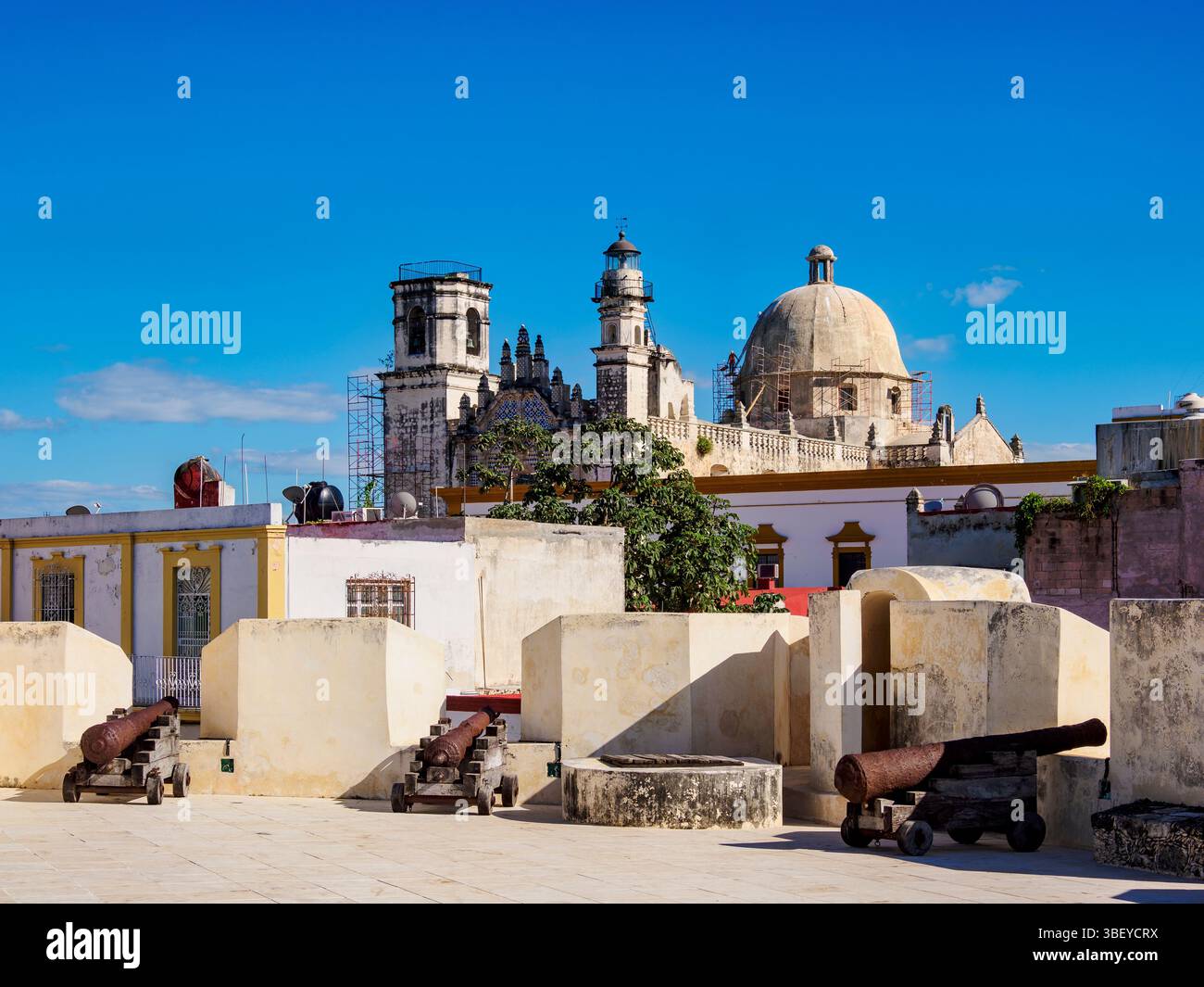Bastione di San Carlos che ospita il Museo della città, le mura difensive della città vecchia, Campeche City, Campeche State, Messico Foto Stock