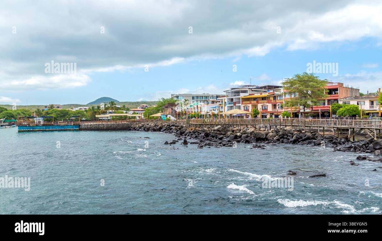 Il lungomare di Puerto Baquerizo Moreno, l'isola di San Cristobal, le Galapagos, Ecuador Foto Stock