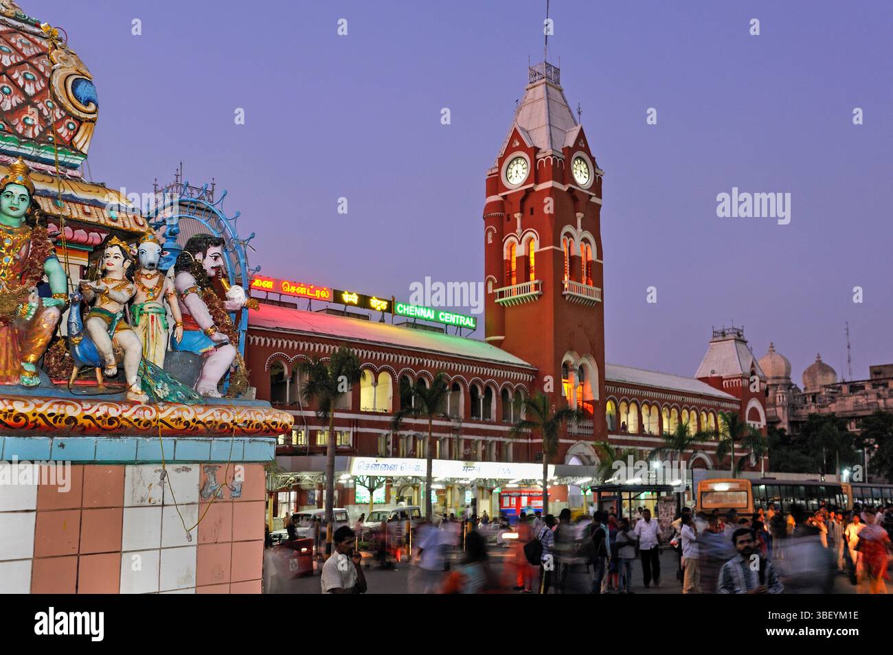 Stazione ferroviaria centrale di Chennai (Madras), Coromandel Coast, Tamil Nadu State, India meridionale, Asia Foto Stock