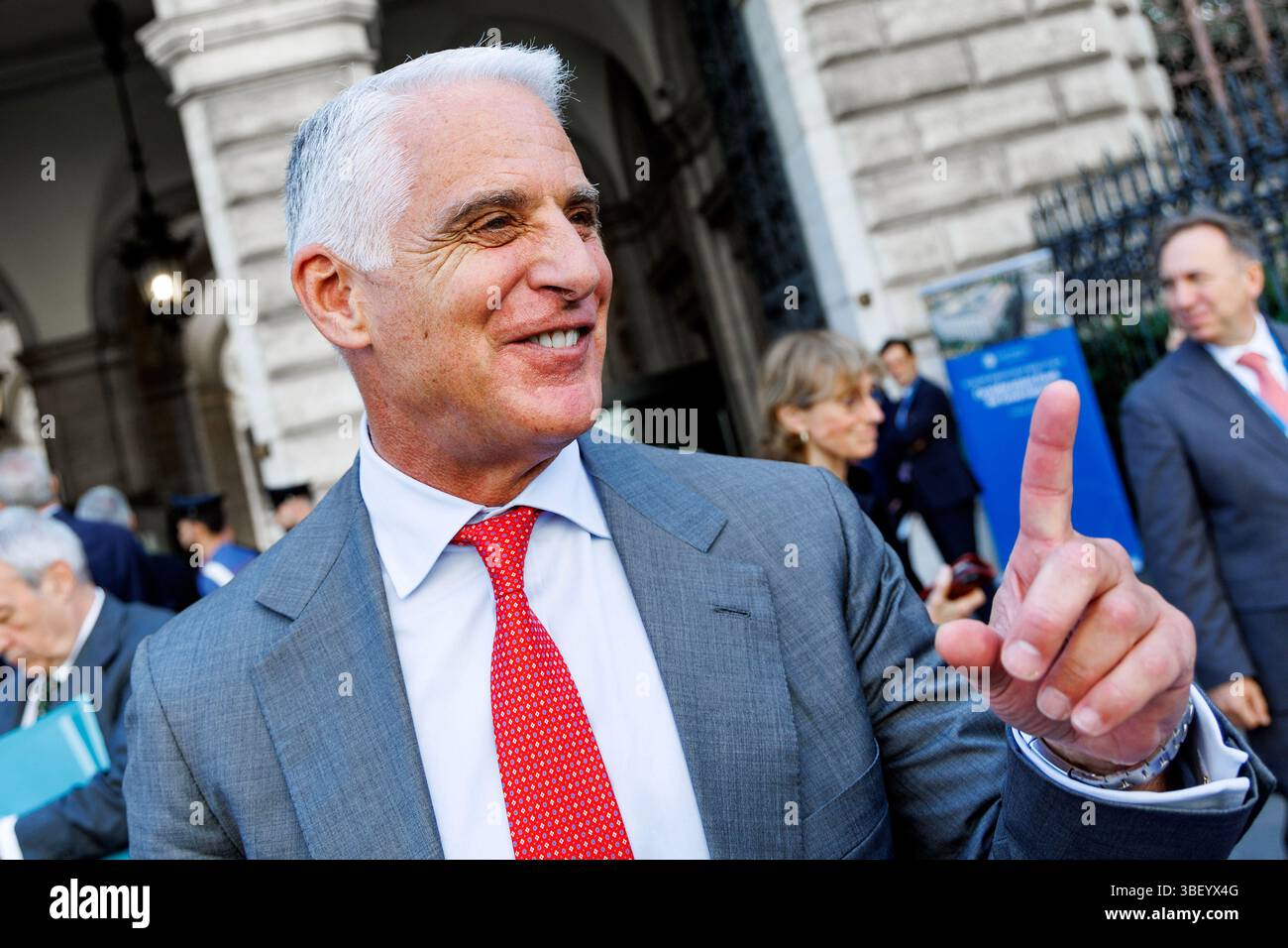 Roma, Italia. 30 maggio 2025. L'ad di Unicredit Andrea Orcel durante la presentazione della relazione annuale della Banca d'Italia, Roma, Venerdì 30 maggio 2025 (foto Roberto Monaldo/LaPresse) CEO di Unicredit Andrea Orcel durante la presentazione del rapporto annuale Banca d'Italia, Roma, venerdì 30 maggio 2025 (foto di Roberto Monaldo/LaPresse) crediti: LaPresse/Alamy Live News Foto Stock