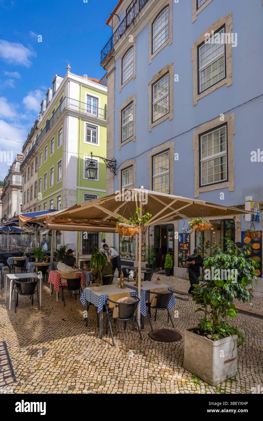 Vista della caffetteria e del ristorante in una giornata di sole, Lisbona, Portogallo, Europa Foto Stock