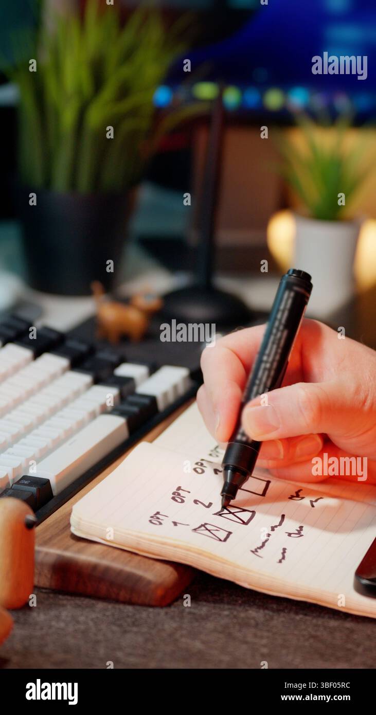 Opzioni di marcatura sulla lista di controllo X simbolo home studio computer marcatore impianti verdi Foto Stock