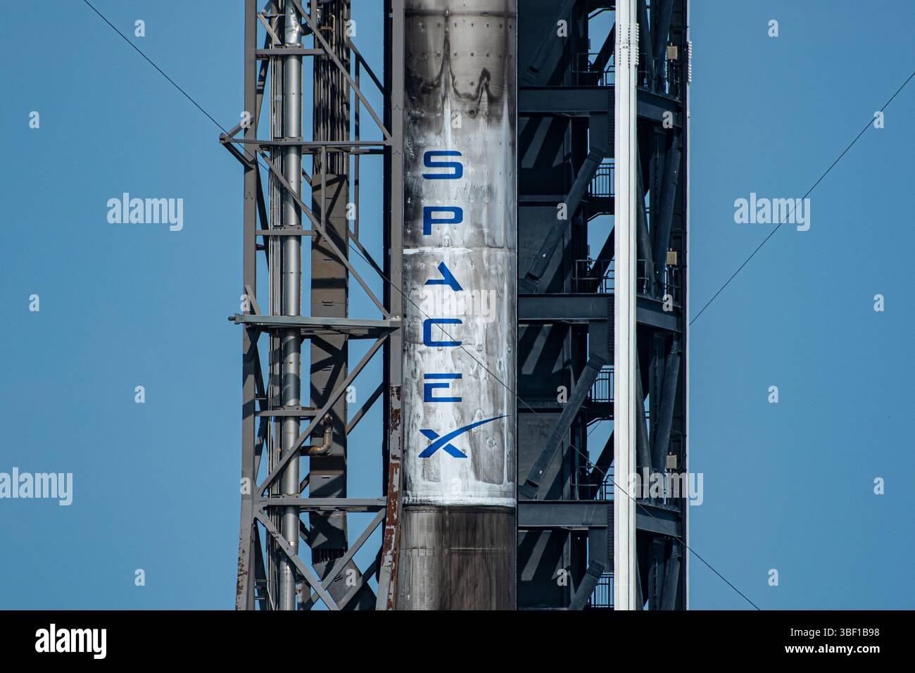 Cape Canaveral, Stati Uniti. 30 maggio 2025. SpaceX è pronto a lanciare il suo razzo Falcon 9 il 30 maggio 2025 con l'ottavo satellite GPS-III dall'SLC-40 a Cape Canaveral, Florida. (Foto di Michael Cain Jr/Sipa USA) credito: SIPA USA/Alamy Live News Foto Stock