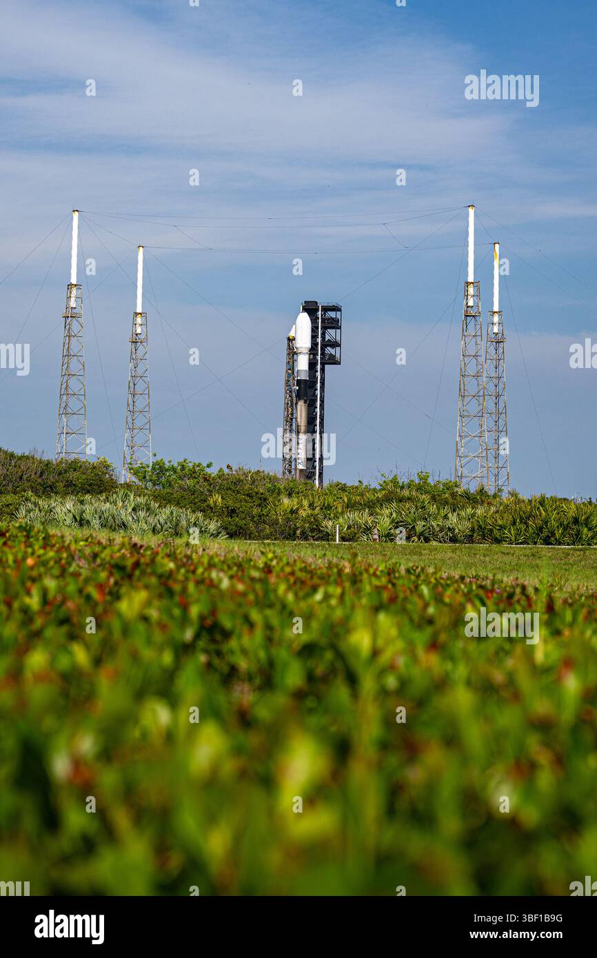 Cape Canaveral, Stati Uniti. 30 maggio 2025. SpaceX è pronto a lanciare il suo razzo Falcon 9 il 30 maggio 2025 con l'ottavo satellite GPS-III dall'SLC-40 a Cape Canaveral, Florida. (Foto di Michael Cain Jr/Sipa USA) credito: SIPA USA/Alamy Live News Foto Stock