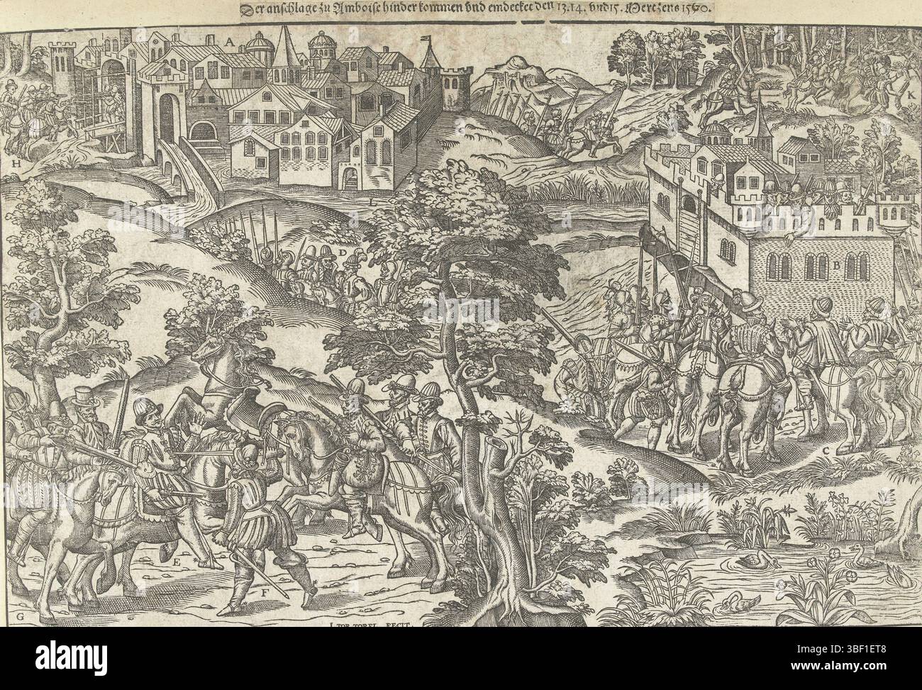 Francia, Tortorel, Jacques, Der anschlage zu Amboise hinder komen und emdecket den 13. 14. und 15. Mertzens 1570, scoperta della trama di Amboise, 1560, Francia, 13-15 marzo 1560 (l'anno sulla stampa erroneamente indicato come 1570). Gruppi di ciclisti nei boschi fuori dalla città di Amboise sulla Loira. Nella didascalia la legenda A-L in tedesco. Senza numerazione., stampa, storyrent, stampe, Frederik Muller Historyplaten, altezza 374 mm, larghezza 488 mm, francese, macchina per stampa, 1570 - 1570, terzo quarto del xvi secolo, carta, xilografia, stampa tipografica, stampa di libri Foto Stock