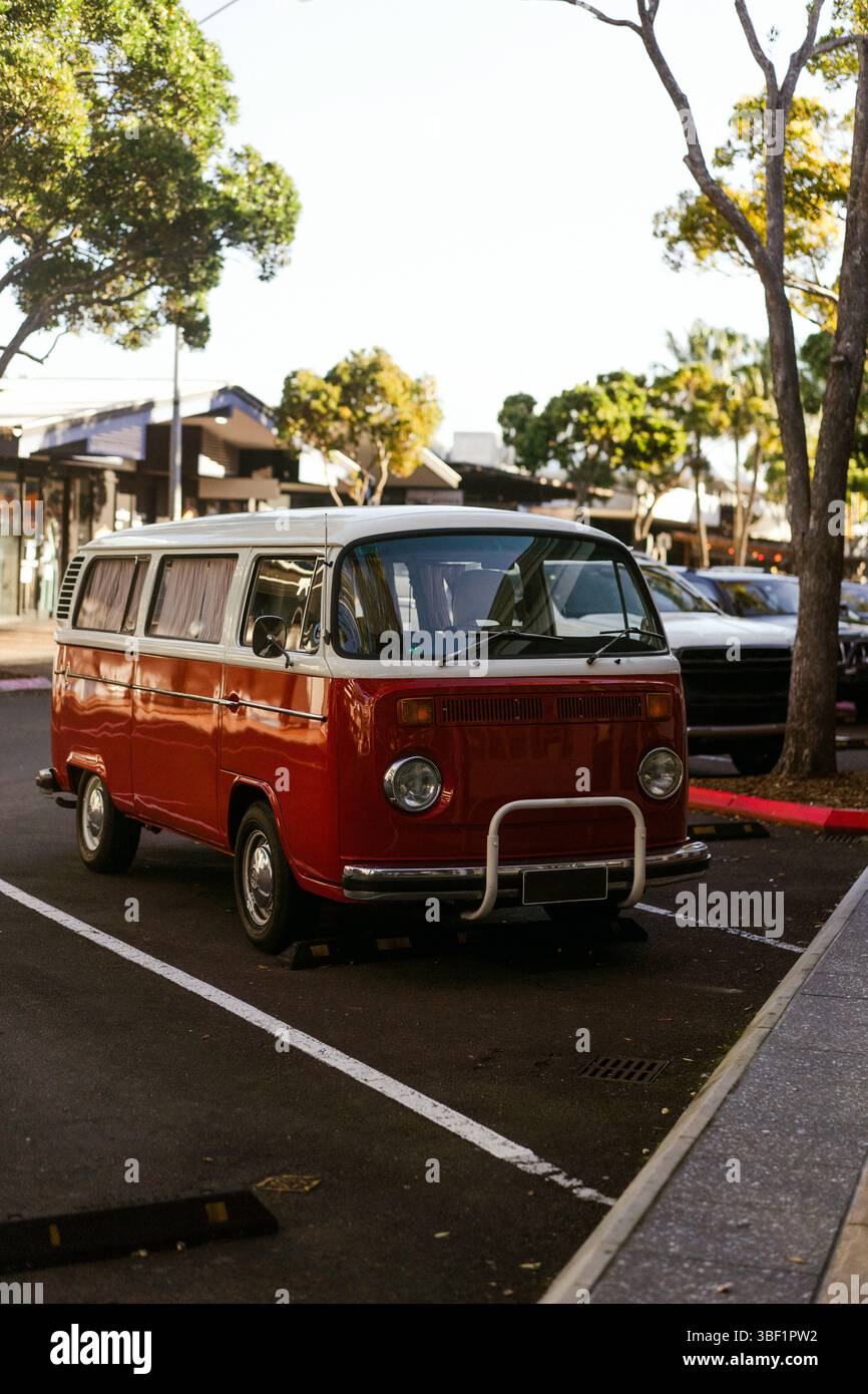 Pulmino Volkswagen vecchio stile, camper Volkswagen classico Foto Stock