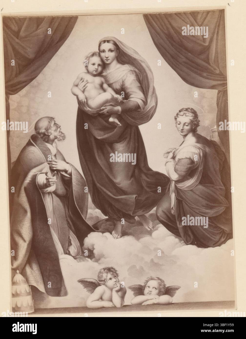 Raffaello, Fotoreproduzione di una stampa su un dipinto, raffigurante la Madonna Sistina, fotografia, riproduzione, pagina, foto, libri illustrati fotografici, altezza 122 mm, larghezza 93 mm, fotografo, 1882 - 1887, carta fotografica, carta fotografica, stampa di album, stampa di albumina, concetto di lavoro, per stampare dal, 1483-04-07 - 1520-04-07 Foto Stock