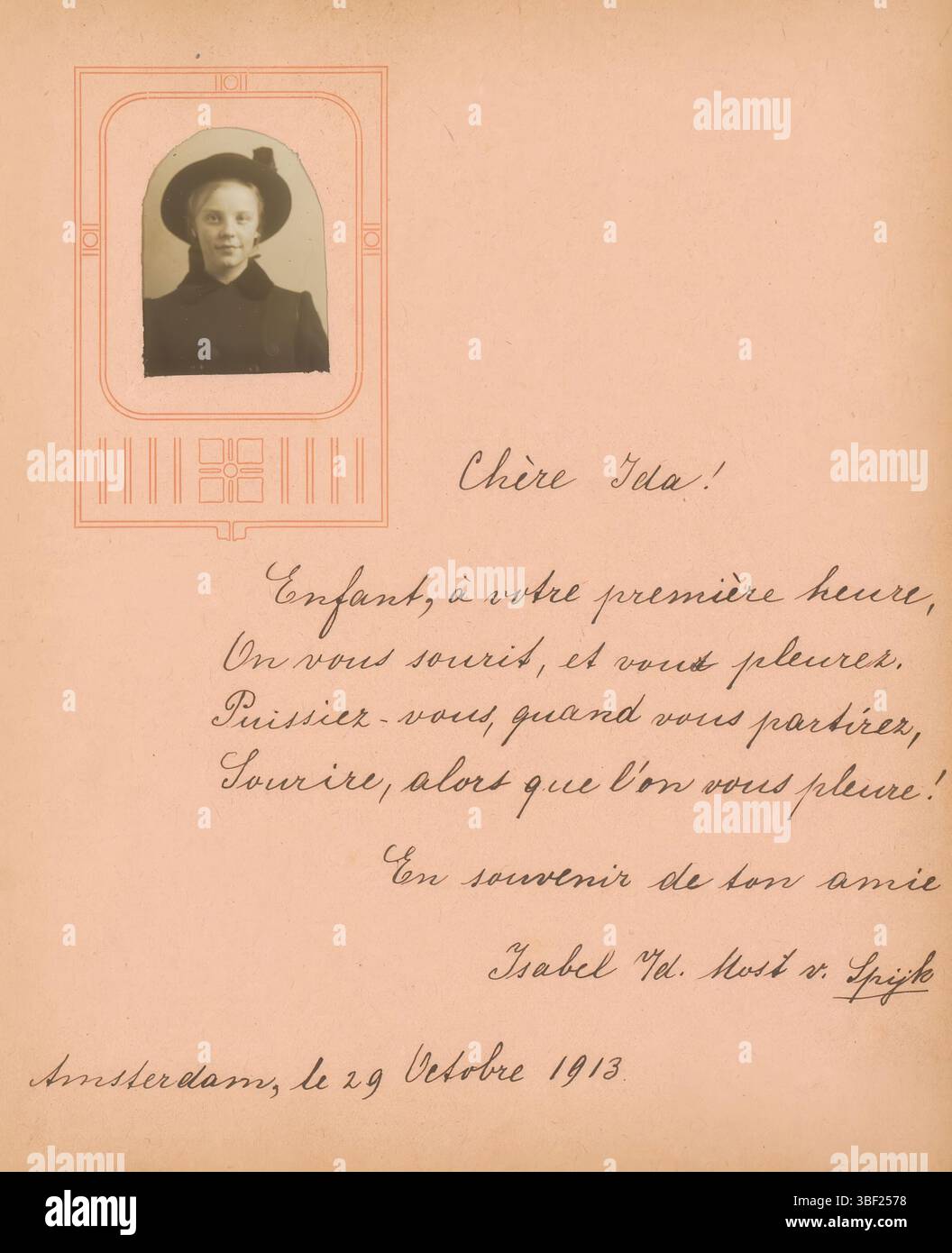 Ritratto di una giovane donna con cappello, recto - scritto a mano, questa foto fa parte di un album., fotografia, foto, foto fotocabina, foto automatica, foglio album, foto, Chère Ida/, altezza 34 mm, larghezza 25 mm, fotografo, 1900 - 1913-11-29, carta fotografica, carta fotografica, stampa in argento gelatina, stampa in argento gelatina di sviluppo Foto Stock