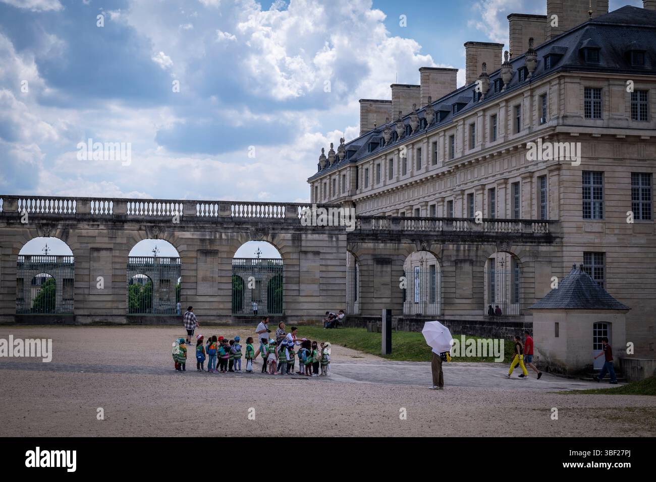 Visita alla scuola all'Château de Vincennes, un'ex fortezza e residenza reale, costruita tra il 1361 e il 1369, Parigi, Francia Foto Stock