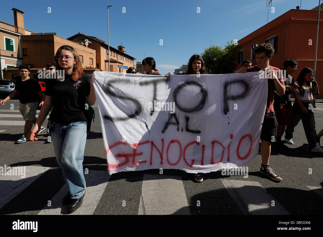 Roma, Italia. 30 maggio 2025. Manifestazione per Gaza degli studenti di Roma Sud Ñ Roma Ñ Italia Ñ Venerd“ 30 maggio 2025 - Cronaca - (foto di Cecilia Fabiano/ credito: LaPresse/Alamy Live News Foto Stock