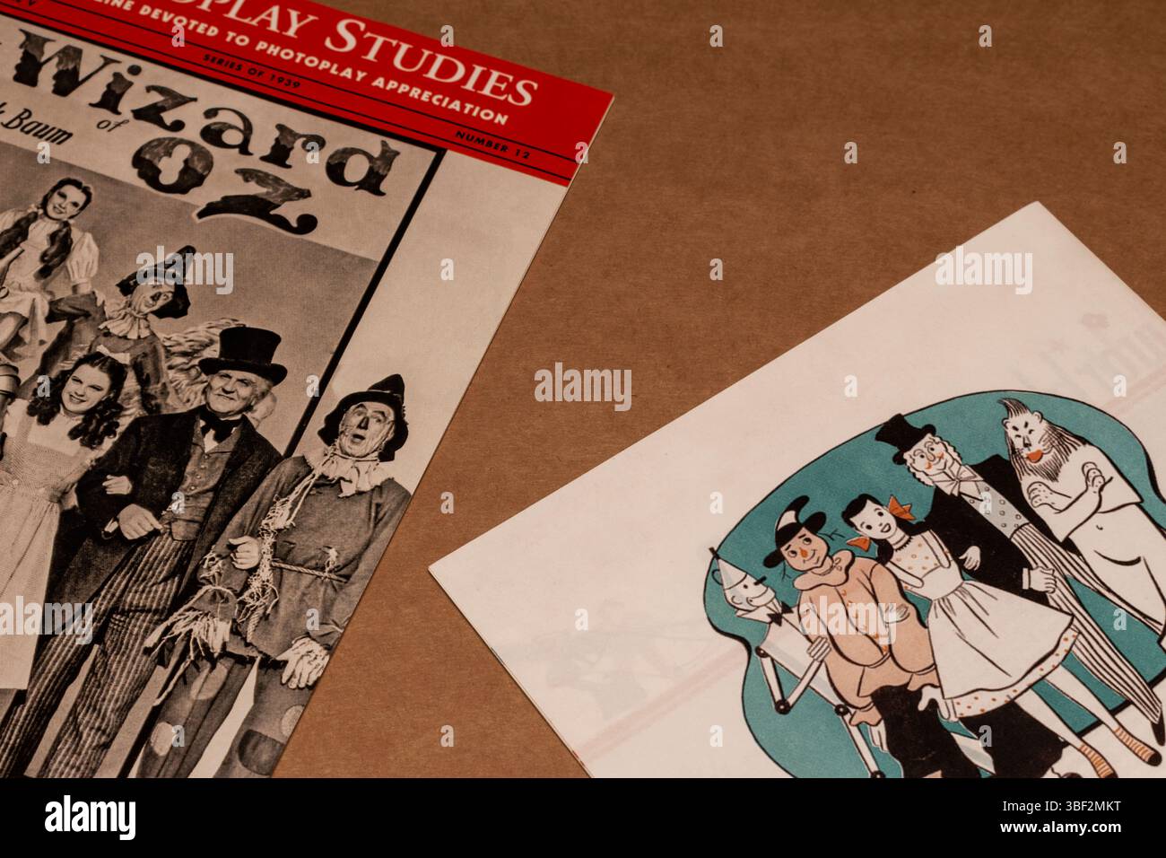 Inserti da collezione dal set DVD "The Wizard of Oz", isolati su sfondo vuoto Foto Stock