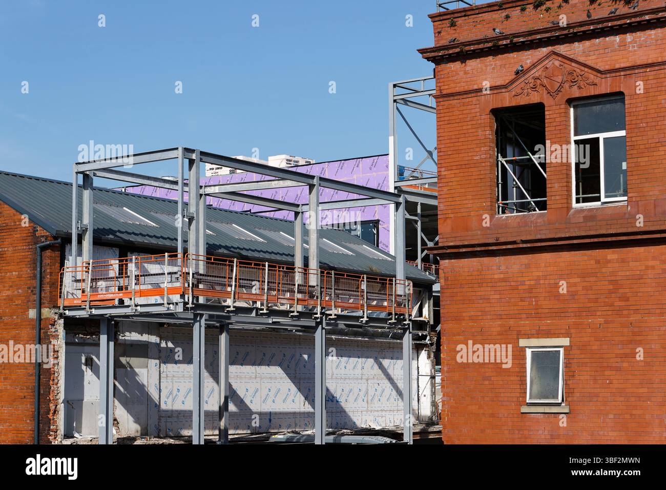 Radcliffe, sito di costruzione di collegamenti con hub civico, con telaio in acciaio a scheletro, a Greater manchester, regno unito Foto Stock