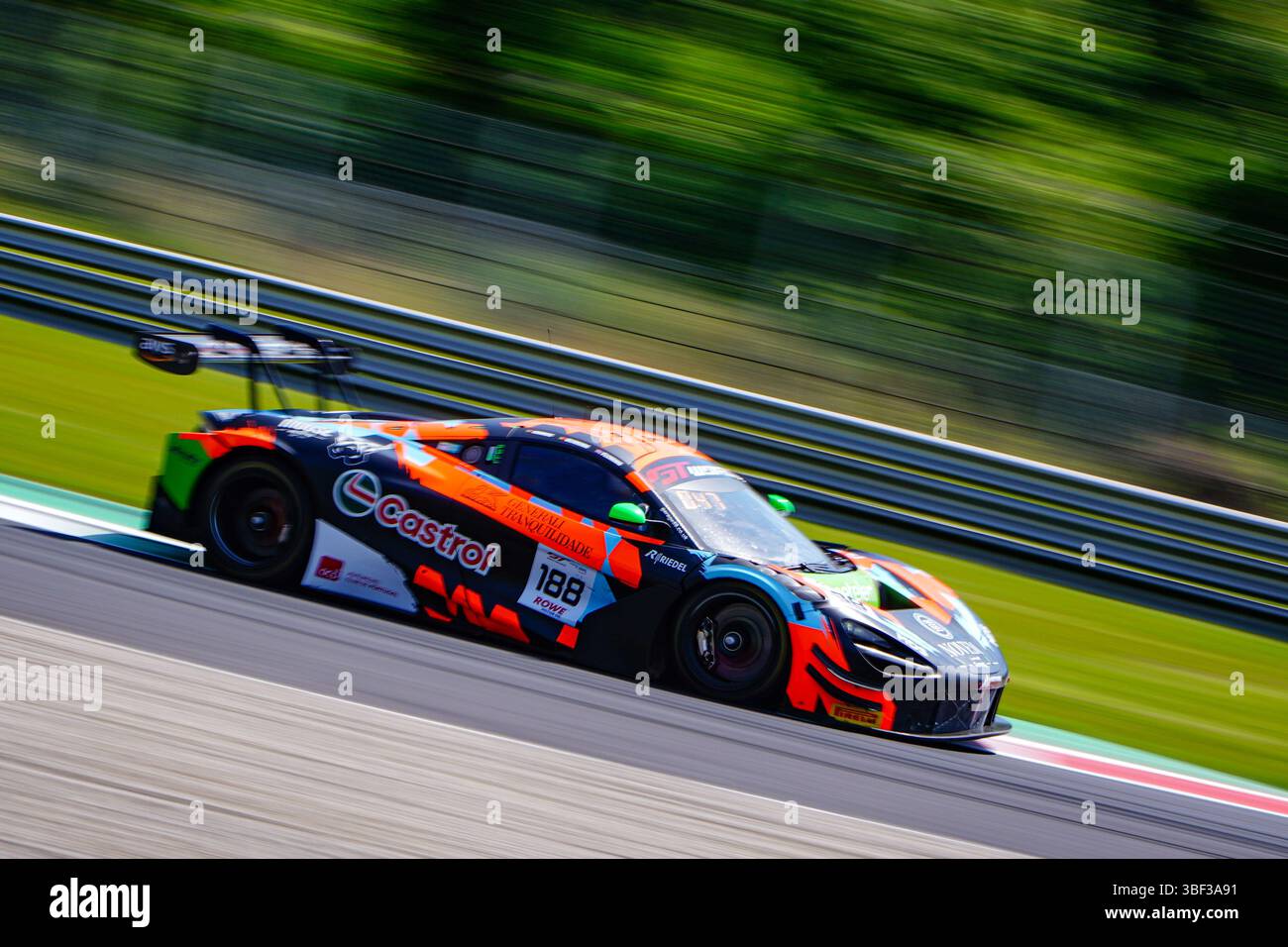 Guilherme OLIVEIRA, Miguel RAMOS e Thomas FLEMING alla guida della (#188) McLaren 720S GT3 EVO del team Garage 59 durante il 4° round del GT World Challenge Europe by AWS, 30 maggio 2025 all'autodromo Nazionale Monza, Italia. Crediti: Luca Rossini/e-Mage/Alamy Live News Foto Stock