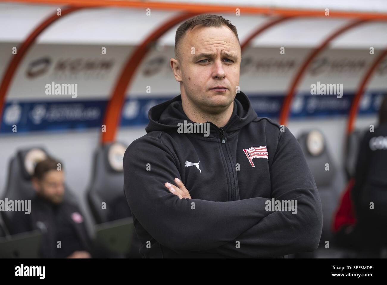 LUBIN, POLONIA - 24 MAGGIO 2025: Partita di calcio tra KGHM Zaglebie Lubin vs Cracovia. Capo allenatore di Cracovia Dawid Kroczek Foto Stock
