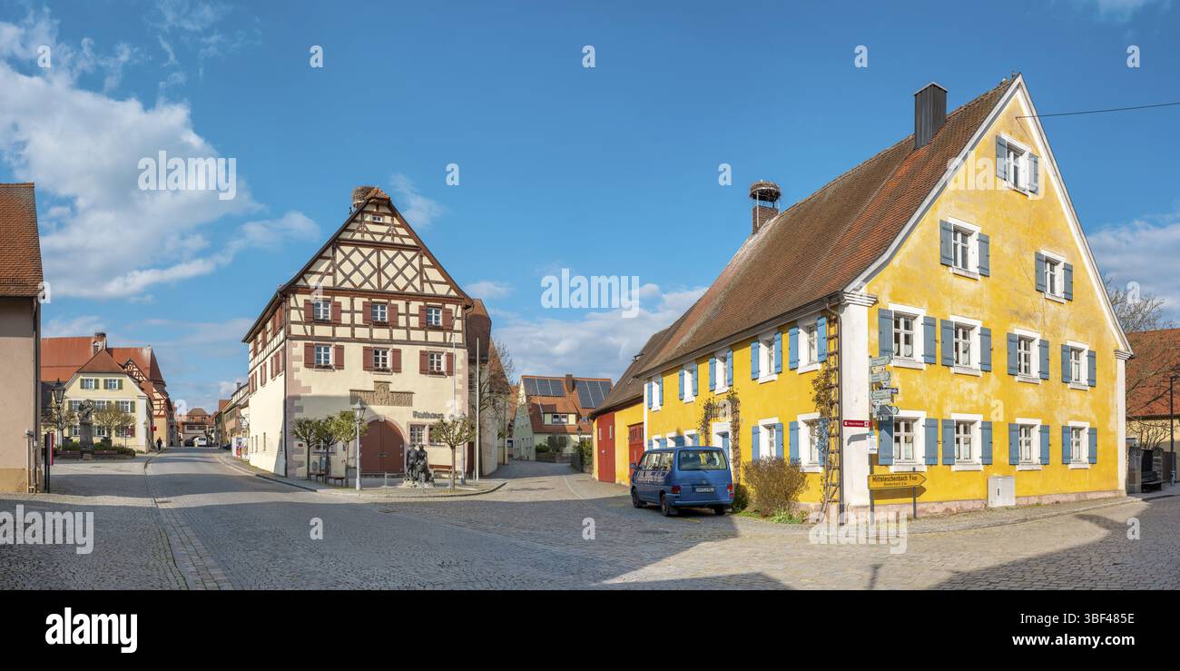 Tipiche case franconiane nella piccola città di campagna di Merkendorf, Franconia media, Baviera, Germania, Europa Foto Stock