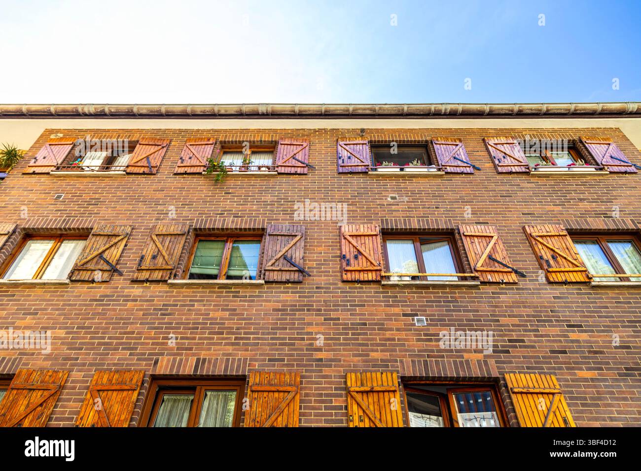 Facciata dell'edificio a Pasajes de San Juan (Pasai Donibane), villaggio di pescatori vicino a San Sebastian, Spagna Foto Stock