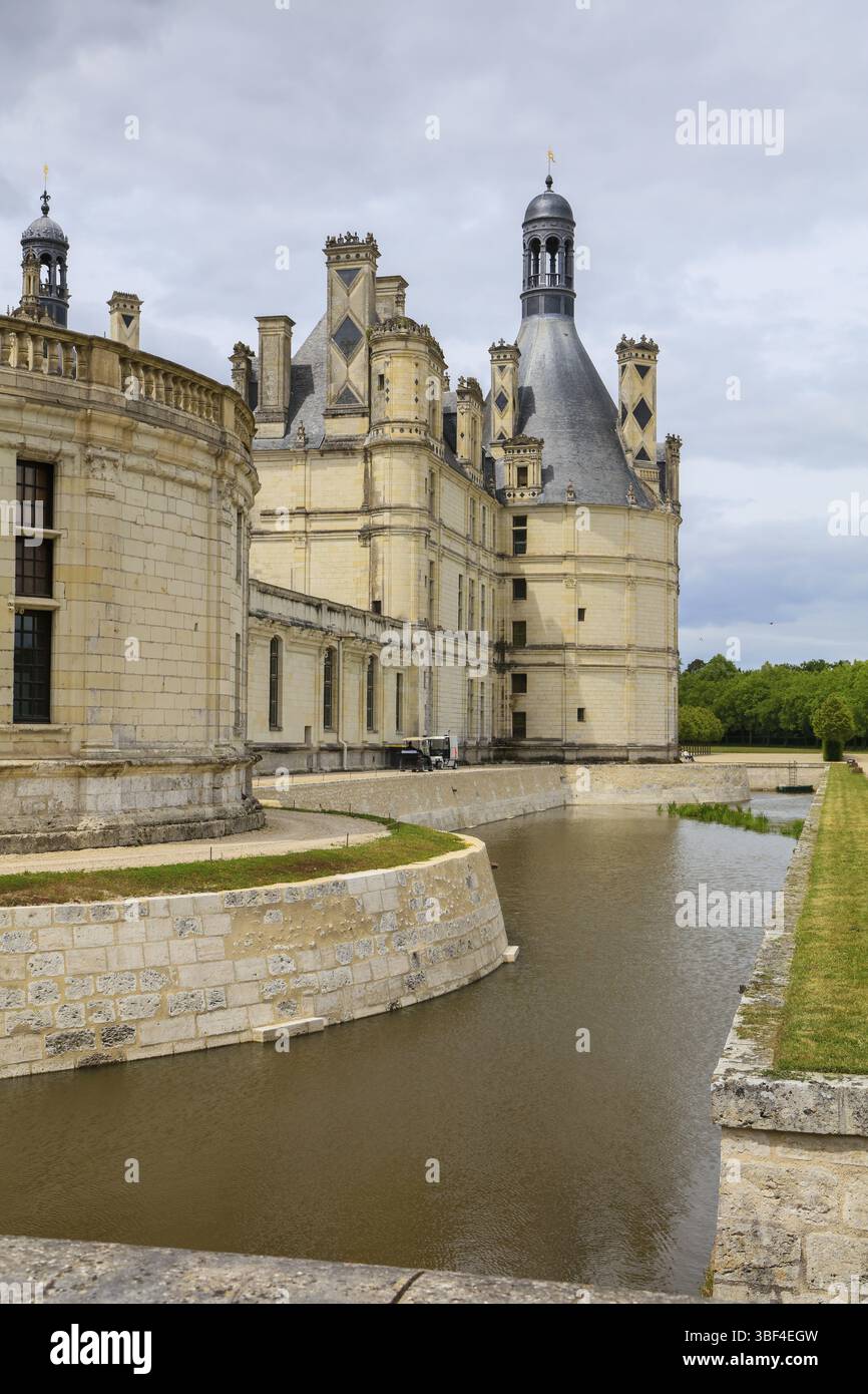 Chateau de Chambord, costruito nella prima metà del XVI secolo per re Francesco i in stile rinascimentale, dipartimento del Loir-et-Cher, Centre-Val de Foto Stock Chateau de Chambord, costruito nella prima metà del XVI secolo per re Francesco i in stile rinascimentale, dipartimento del Loir-et-Cher, Centre-Val de Foto Stock