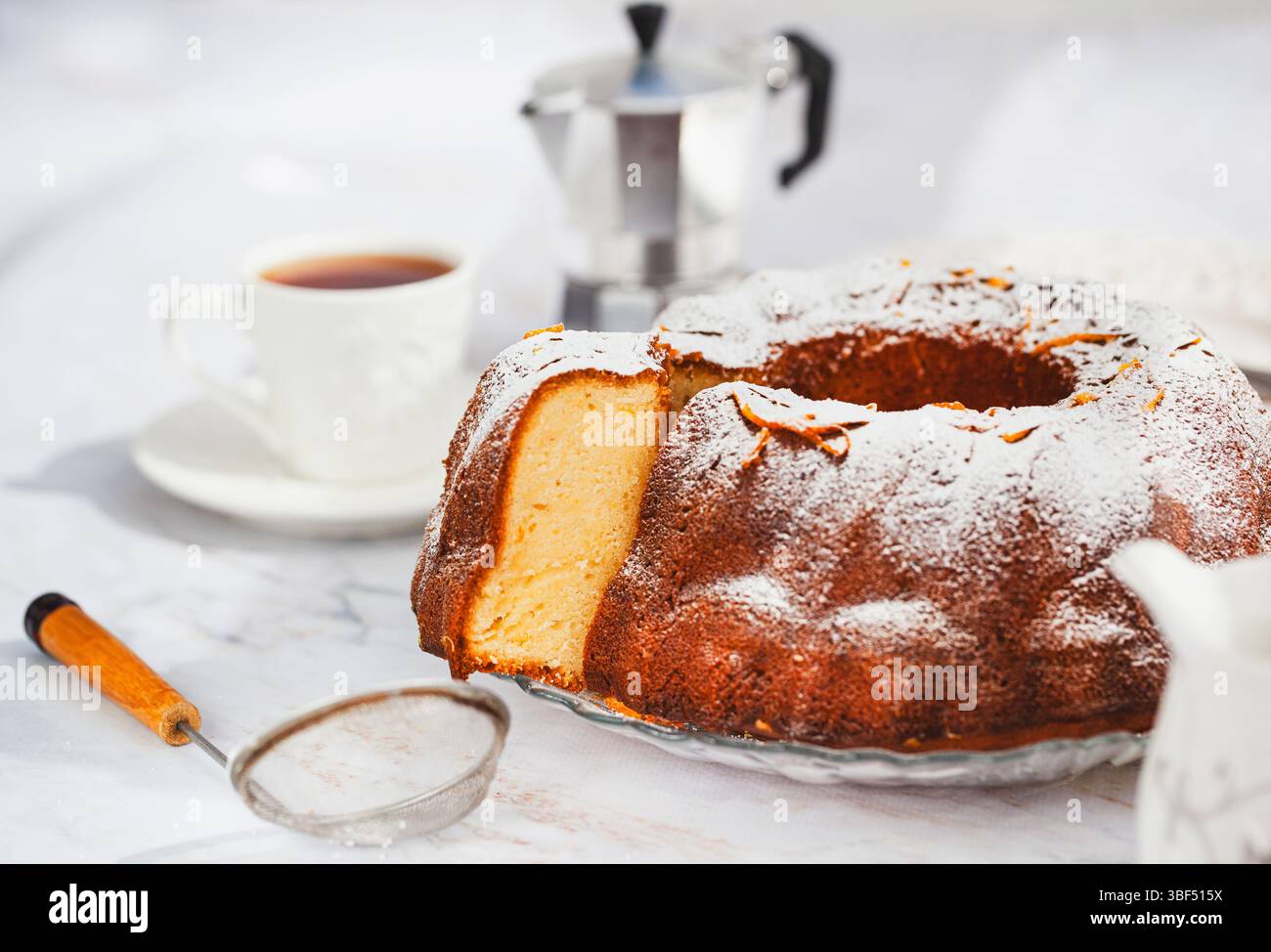 Deliziosa torta al mascarpone e arancia fatta in casa Foto Stock