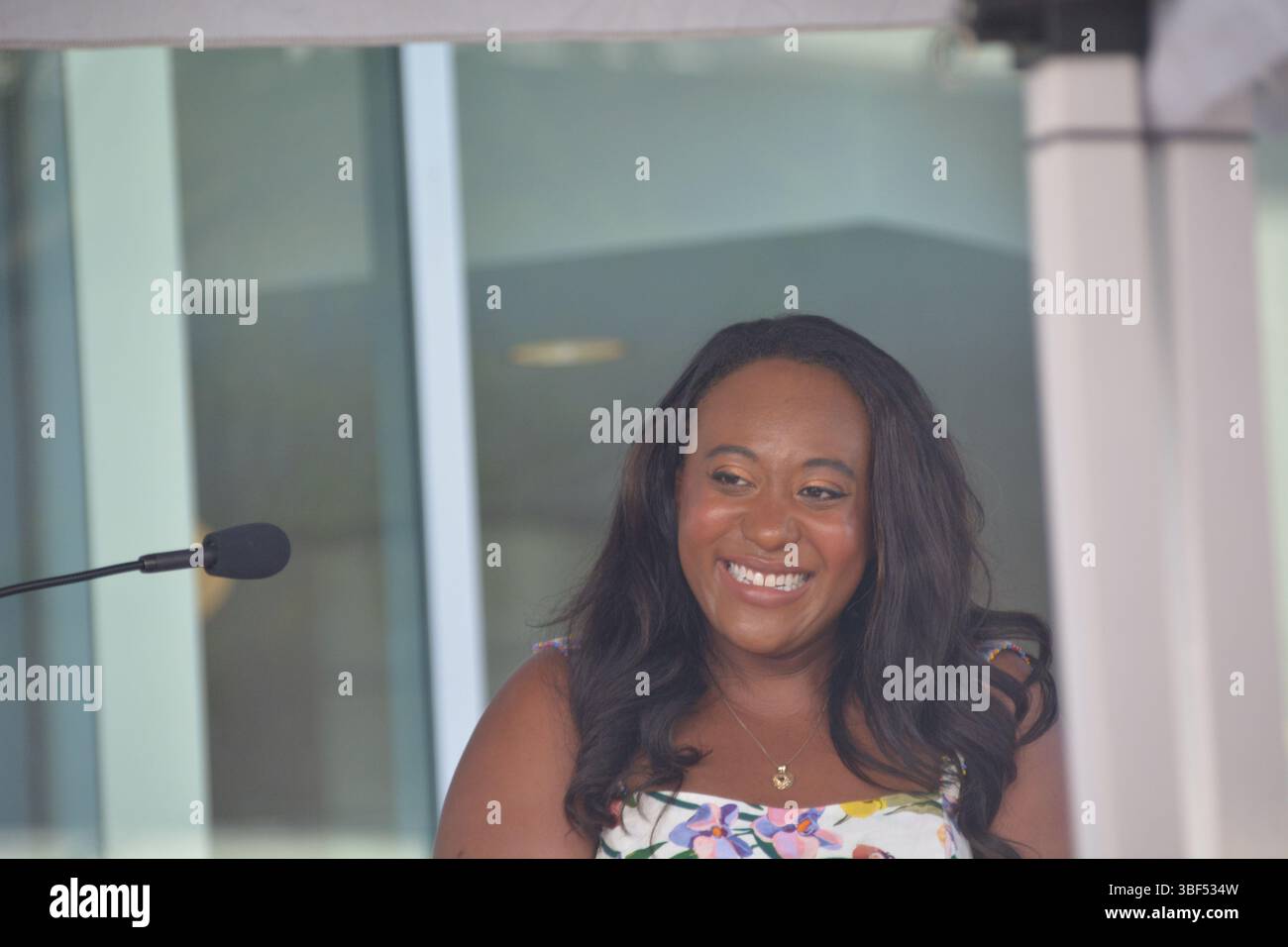 Angelique Jackson, Senior Entertainment Writer di Variety, parla alla Hollywood Walk of Fame Star Ceremony per Ricky Gervais il 30 maggio 2025 a Hollywood, California. Crediti: Sharon Graphics/Alamy Live News Foto Stock