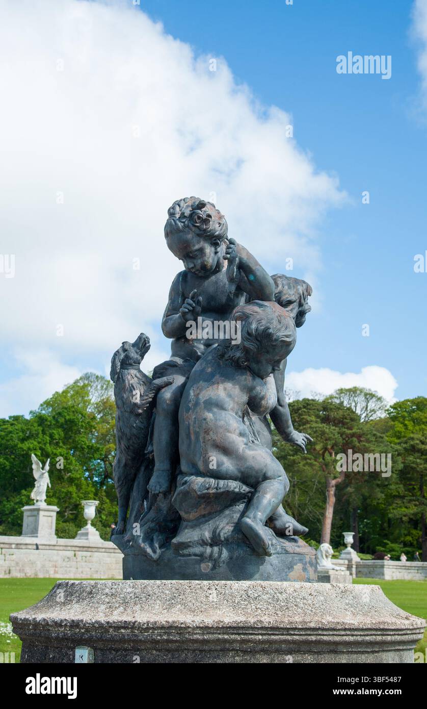 Enniskerry, Irlanda, 05 maggio 2025, Una statua a Powerscourt House, a Powerscourt House, una delle più belle proprietà di campagna in Irlanda. Foto Stock