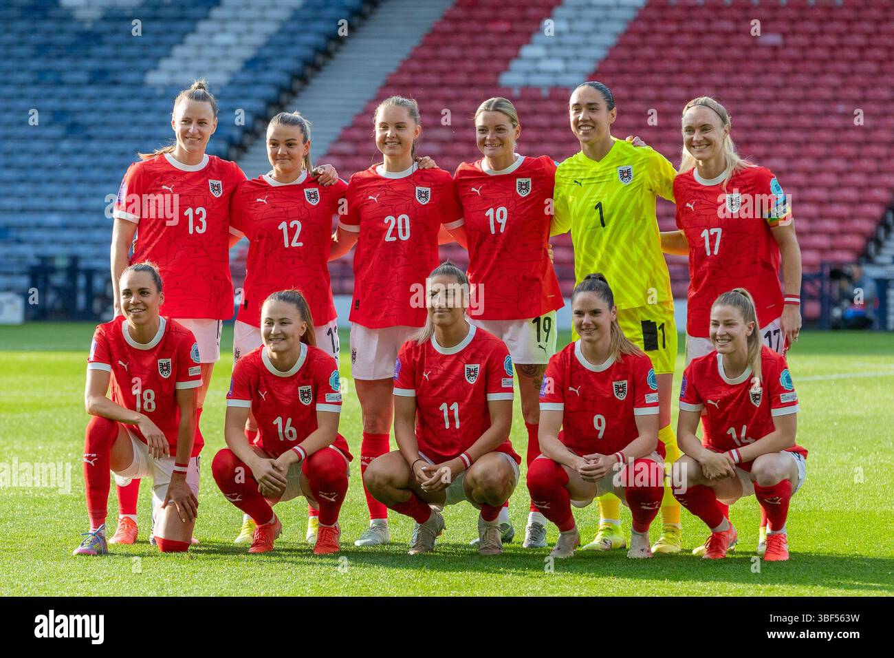 30 maggio 2025. Glasgow, Regno Unito. La Scozia ha giocato l'Austria nella fase di campionato della Coppa del mondo femminile 2027 allo stadio nazionale scozzese, Hampden Park, Glasgow, Scozia, Regno Unito. Il punteggio finale è stato Scozia 0 - 1 Austria. Immagine della formazione iniziale della squadra austriaca. Crediti: Findlay / Alamy Live News Foto Stock