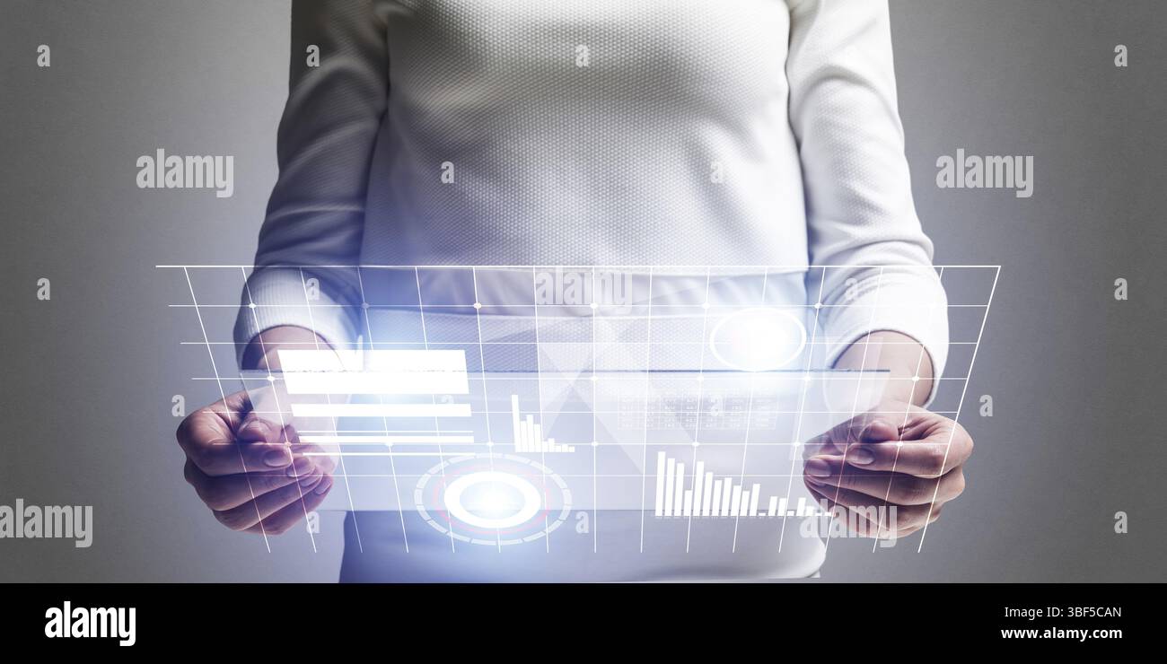 Donna d'affari che analizza i dati finanziari. Interfaccia 3d virtuale sopra la lastra di vetro come schermo. Diagrammi finanziari interattivi e visualizzazione digitale dei dati Foto Stock