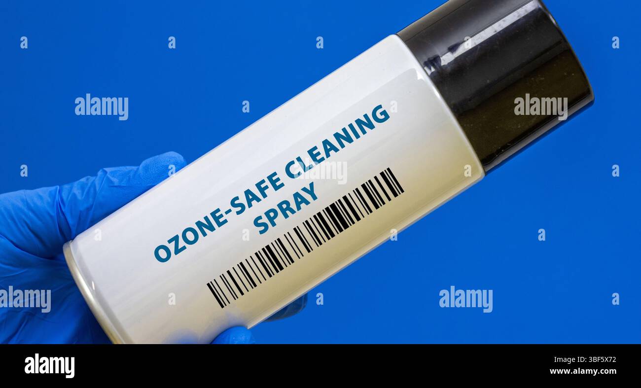 Spray per la pulizia a prova di ozono. Spray detergente progettato per ambienti che richiedono prodotti chimici sicuri per l'ozono, spesso utilizzati in componenti elettronici sensibili. Foto Stock