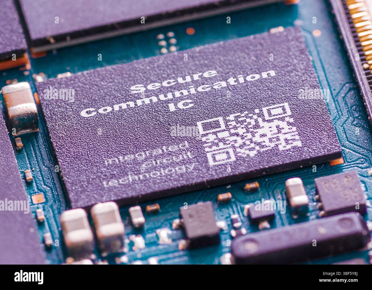 Microchip di comunicazione sicuro. Gestisce protocolli di comunicazione crittografati per reti militari. Foto Stock