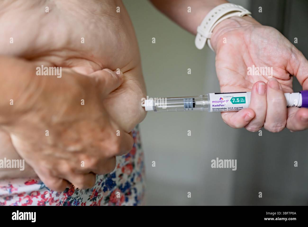 Mounjaro tirzepatide GLP-1 agonista del recettore GIP, iniezione con penna kwik diabete iniettabile di tipo 2, perdita di peso off label, farmaco Foto Stock