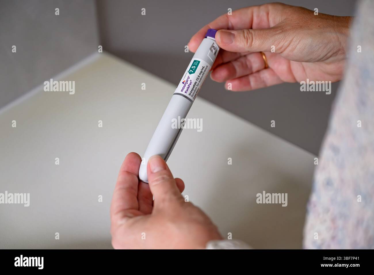 Mounjaro tirzepatide GLP-1 agonista del recettore GIP, iniezione con penna kwik diabete iniettabile di tipo 2, perdita di peso off label, farmaco Foto Stock