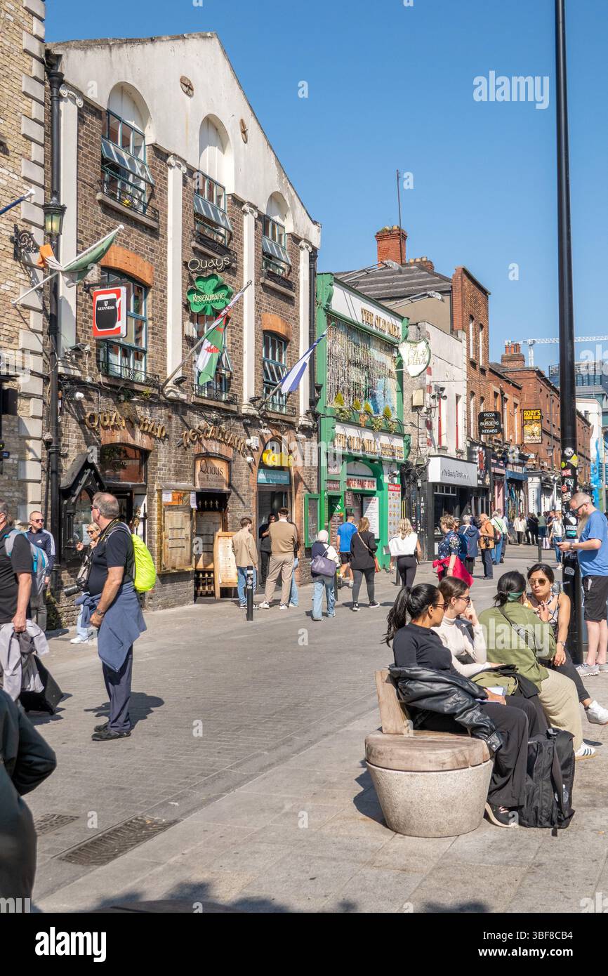 Temple Bar Dublin Ireland City Centre edifici storici e strade per lo shopping sulle rive del fiume Liffey, foto di scorta Foto Stock
