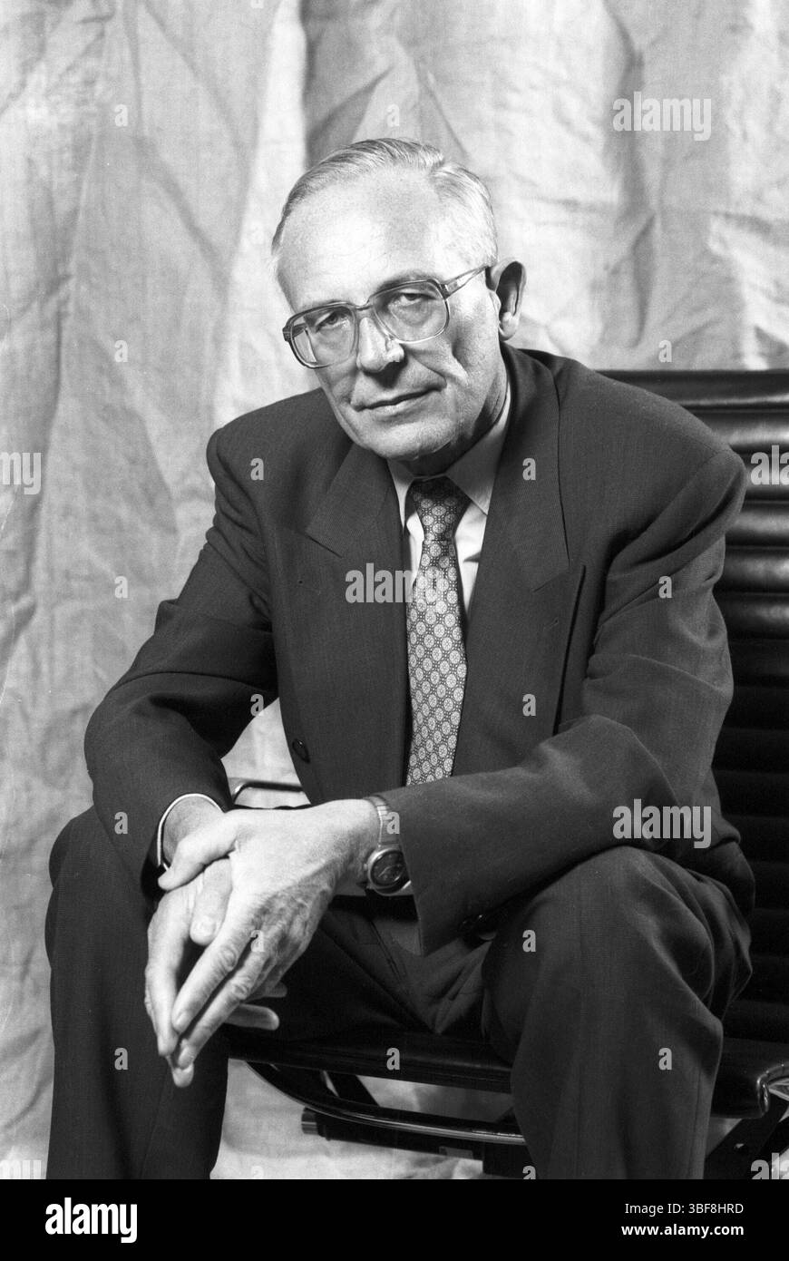 DATA RECORD NON DICHIARATA Prof. Dr. Rupert Lay Unternehmensberater 04/95 Bü Rupert Lay am Rande des Econ-Zukunftstags im aprile 1995 Deutschland deutsch deutscher Mann Wirtschaft Management Wissenschaft Philosoph Theologe Zukunftstag consulente esecutivo tedesco management hoch halb sitzend neutrale **** Prof Dr Rupert Lay consulente management 04 95 Bü Rupert Lay management sideman tedesco nella futura economia tedesca del 1995 aprile Foto Stock