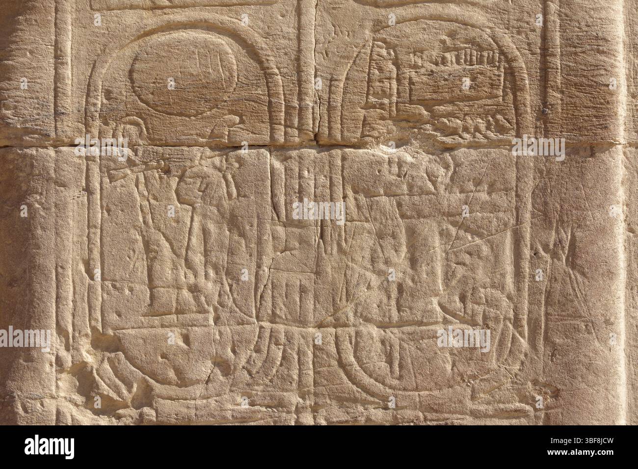 Cartigli al Tempio dedicato a Hathor e Nekhbet a El Kab, sponda orientale del fiume Nilo, alto Egitto Foto Stock