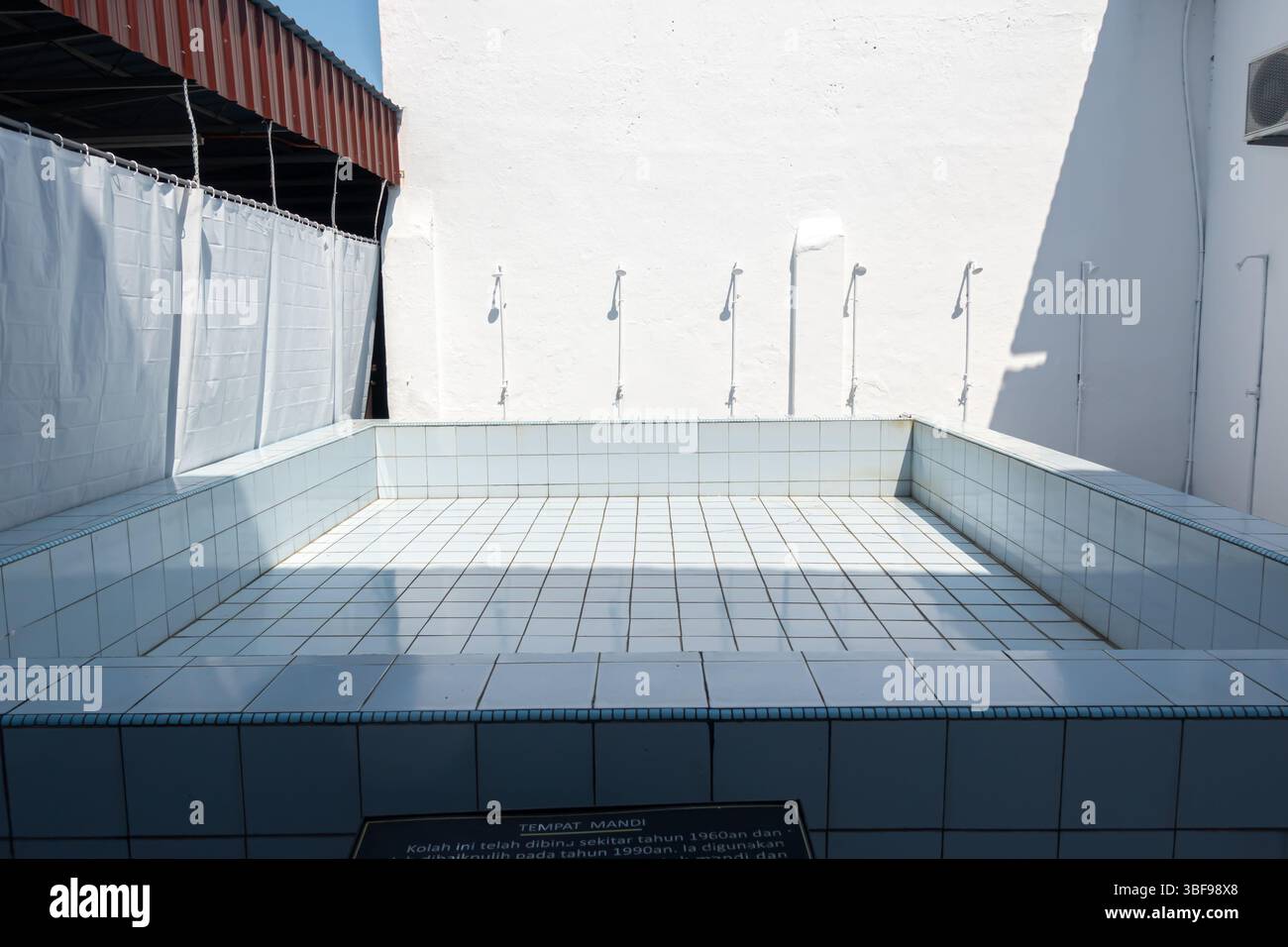 Piscina degli anni '1960, Malesia Prison Museum, Malacca, Asia Foto Stock
