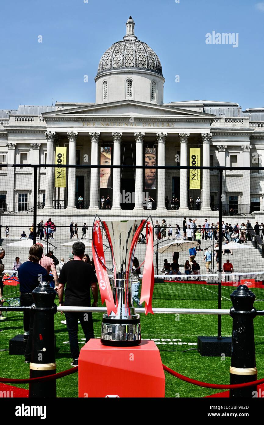 Londra, Regno Unito. HSBC Championship Trophy. I campionati HSBC al Queen's Club Event di Trafalgar Square. Crediti: michael melia/Alamy Live News Foto Stock