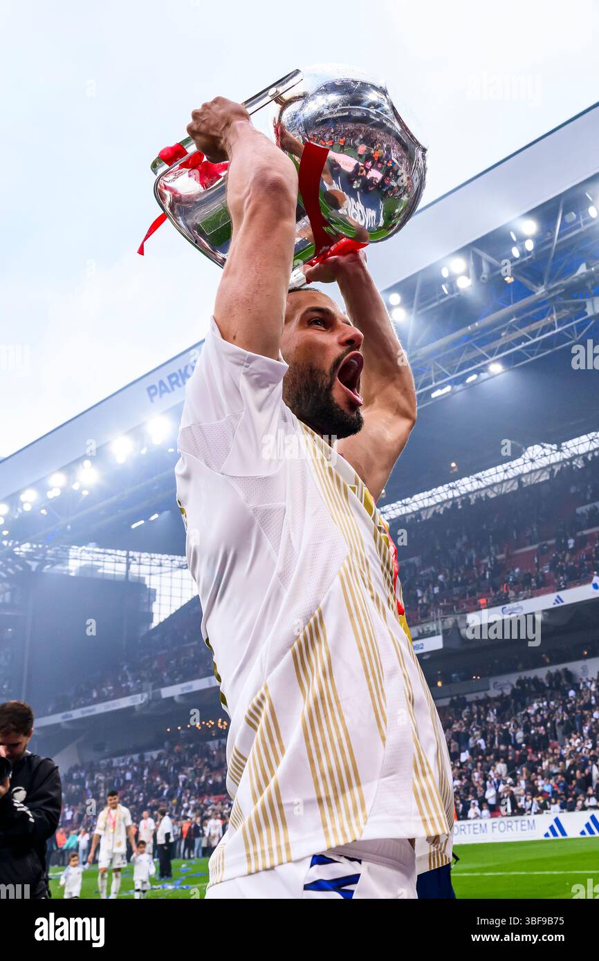 6 (FCK) - Pantelis Hatzidiakos med pokalen. Superliga - Mesterskabsspillet: FC København mod FC Nordsjælland - 25.05.2025. København, Danmark. 25 M Foto Stock