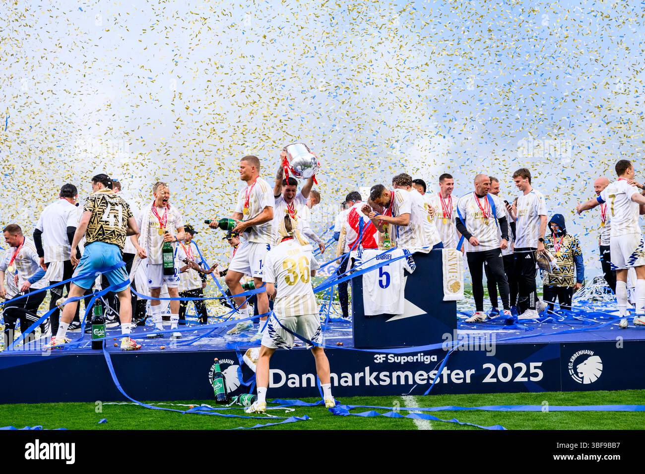FCK bliver Danmarksmester 2025 og løfter Pokalen. Superliga - Mesterskabsspillet: FC København mod FC Nordsjælland - 25.05.2025. København, Danmark Foto Stock
