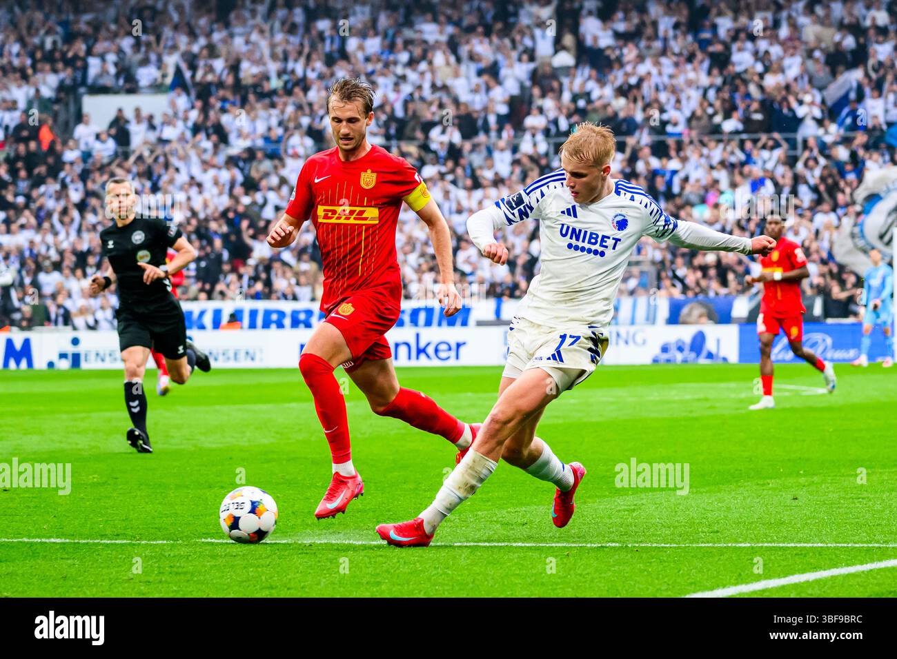 10 (FCN) - Benjamin Nygren, 17 (FCK) - Victor Froholdt. Superliga - Mesterskabsspillet: FC København mod FC Nordsjælland - 25.05.2025. København, D. Foto Stock