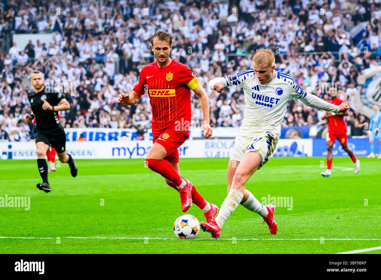 10 (FCN) - Benjamin Nygren, 17 (FCK) - Victor Froholdt. Superliga - Mesterskabsspillet: FC København mod FC Nordsjælland - 25.05.2025. København, D. Foto Stock