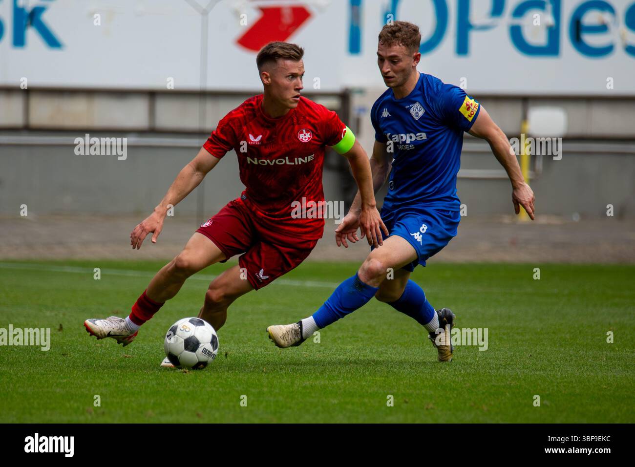 Fußball Oberliga Rheinland-Pfalz/Saar, Saison 2024/25, 34. Spieltag: 1. FC Kaiserslautern II gegen FK Pirmasens***am Ball: Marius Bauer (8, Kaiserslau Foto Stock