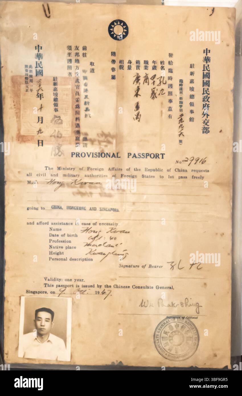 Passaporto provvisorio rilasciato dalla Repubblica di Cina, 1947, '...richiedere alle autorità civili e militari degli Stati stranieri di passare liberamente ' Foto Stock