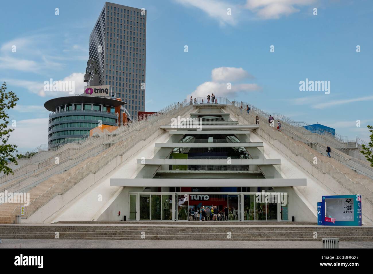 La piramide di Tirana, Albania Foto Stock