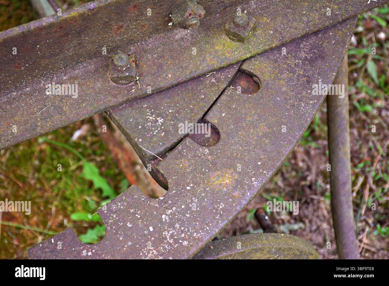 Primo piano sulle vecchie attrezzature agricole Foto Stock