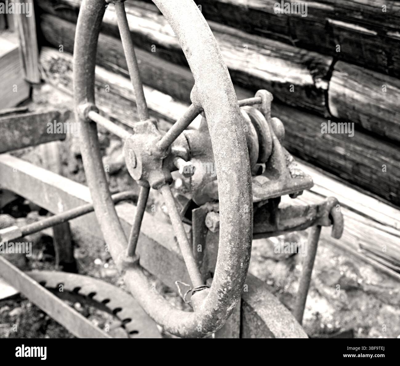 Primo piano sulle vecchie attrezzature agricole Foto Stock