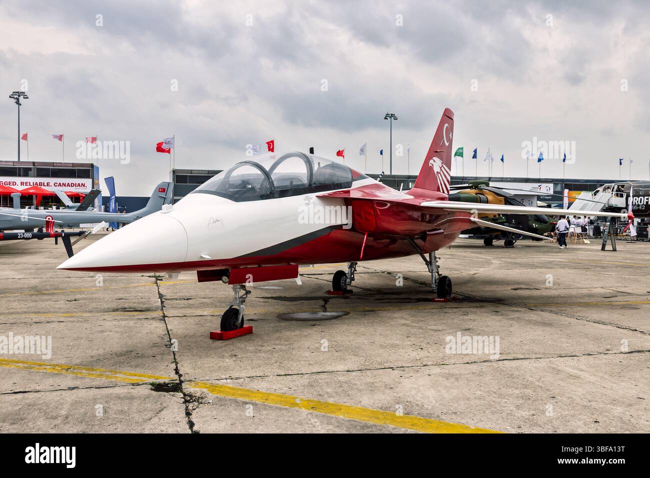 TAI Hurjet addestratore avanzato supersonico e aereo da combattimento leggero al Paris Air Show. Le Bourget, Francia - 22 giugno 2023 Foto Stock