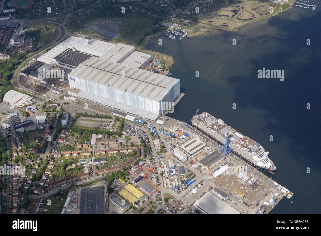 Nave da crociera, Disney Adventure, cantiere navale, MV Werft, Germania, Meclemburgo-Pomerania occidentale, Wismar, porto, cantiere navale, industria, costruzione navale, aer Foto Stock